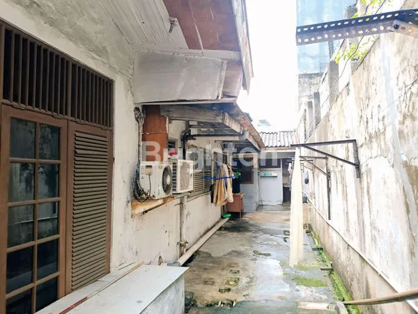 image RUMAH LUAS SUPER STRATEGIS PINGGIR JALAN RAMAI COCOK UNTUK USAHA KOMERSIAL & KOS-KOSAN, HOTEL, RESTORAN, COFFEE & USAHA LAINNYA DI GROGOL JAKARTA BARAT. (2)