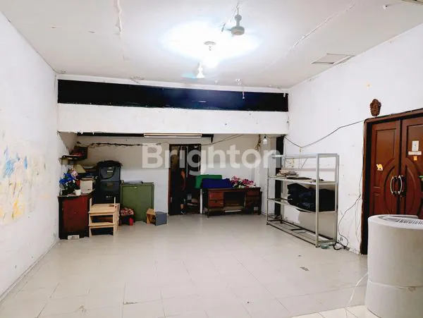 image RUMAH LUAS SUPER STRATEGIS PINGGIR JALAN RAMAI COCOK UNTUK USAHA KOMERSIAL & KOS-KOSAN, HOTEL, RESTORAN, COFFEE & USAHA LAINNYA DI GROGOL JAKARTA BARAT. (6)