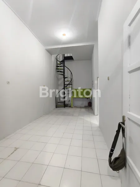 image RUMAH MURAH 2 LANTAI BELLA VISTA KARAWACI DEKAT SUPERMALL, SEKOLAH & GERBANG TOL (2)