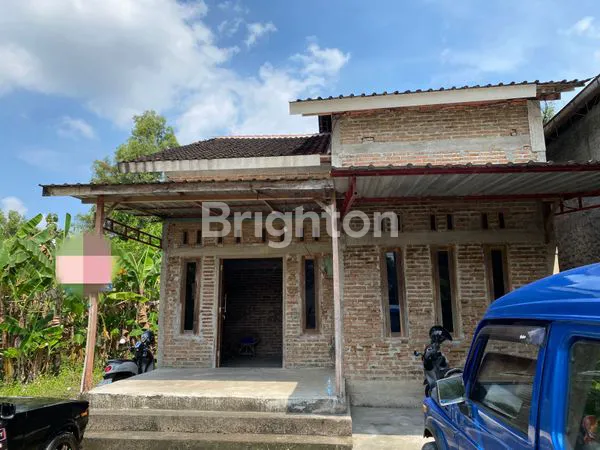 RUMAH PINGGIR JALAN DI SRAGEN