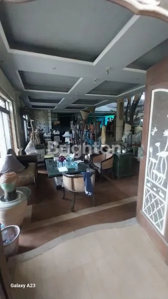 image GEDUNG SENI DENGAN PEMANDANGAN LAUT (1)