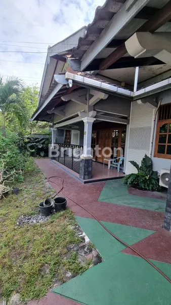 image RUMAH MEWAH DI SUMBER (2)