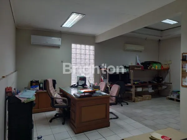 image RUMAH BISA DIBUAT USAHA DI JALAN SATRIA RAYA PULOGADUNG JAKARTA  TIMUR (6)