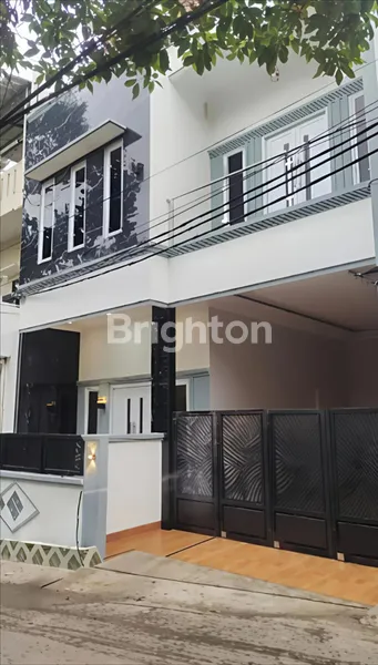 image FULL FASILITAS! RUMAH 3 LANTAI CINERE, SHM, AC, ROOFTOP – SIAP PAKAI! (1)