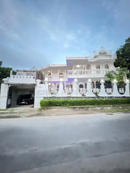 image RUMAH MEWAH 5+1 KT DI MANTRIJERON, SHM, 400M² (8)