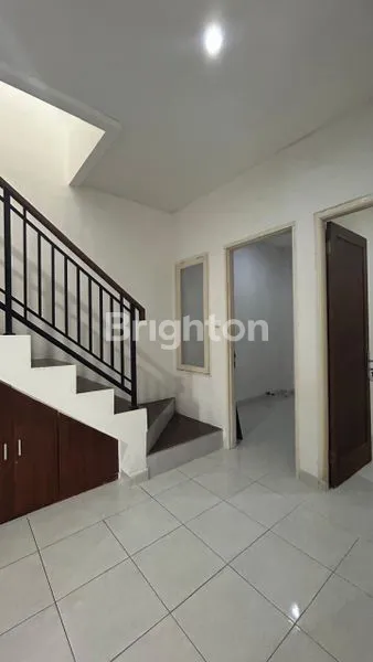 image RUMAH MINIMALIS SIAP HUNI TENGAH KOTA BSD (3)