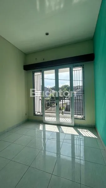 image RUMAH MINIMALIS SIAP HUNI TENGAH KOTA BSD (7)