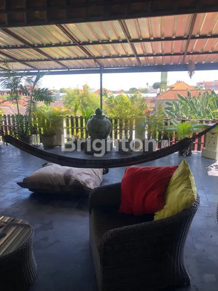 image DIJUAL RUMAH SEMI VILLA 3 LANTAI DENGAN POOL DAN RUANG YOGA LOKASI STRATEGIS DI KUTA, BADUNG (6)