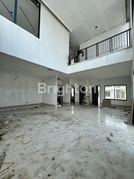 image RUMAH HOEK VILLA PASIR PUTIH PIK 2 UNDER PRICE (2)