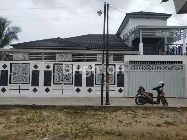 image DIJUAL RUMAH MEWAH + FURNITURE + AC + TV (1)