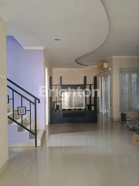 image RUMAH CANTIK NYAMAN 2 LANTAI SIAP HUNI DI KOTA WISATA  (2)