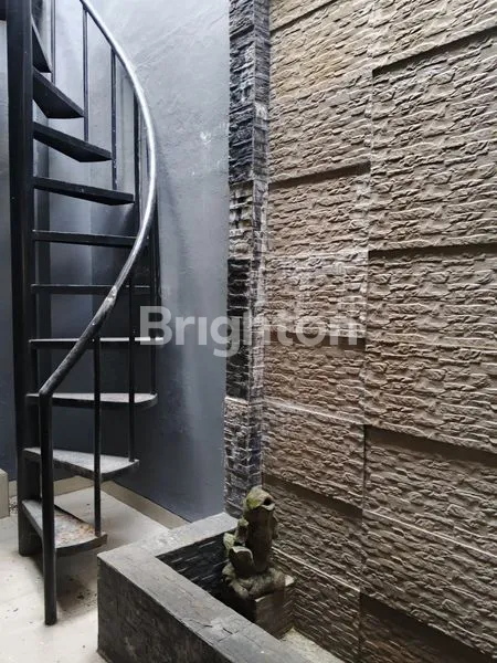 image RUMAH CANTIK NYAMAN 2 LANTAI SIAP HUNI DI KOTA WISATA  (3)