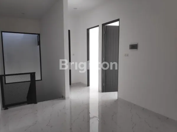 image KLAMPIS SEMOLO DEKAT MANYAR (5)