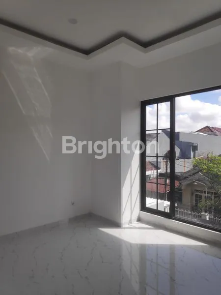 image KLAMPIS SEMOLO DEKAT MANYAR (3)