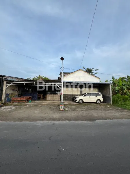 image DIJUAL RUMAH BONUS TEMPAT USAHA (1)