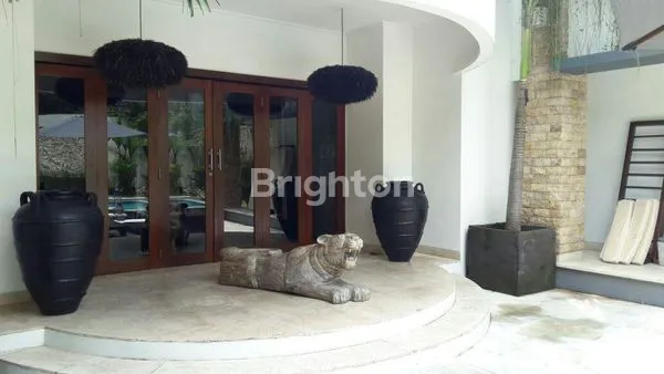 image RUMAH ASRI 2 LANTAI DI KUTA UTARA BALI (5)