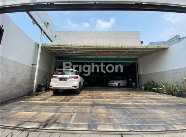 image RUKO SHOWROOM SIAP PAKAI – LOKASI PREMIUM  (2)