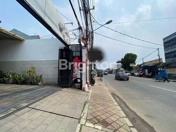 image RUKO SHOWROOM SIAP PAKAI – LOKASI PREMIUM  (3)