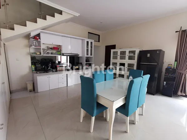 image RUMAH MEWAH 3 LANTAI SIAP HUNI, HOOK, ADA KOLEM RENANG & FULL FURNISHED - TANGGERANG (2)