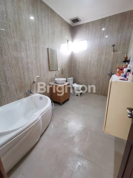 image RUMAH MEWAH 3 LANTAI SIAP HUNI, HOOK, ADA KOLEM RENANG & FULL FURNISHED - TANGGERANG (6)