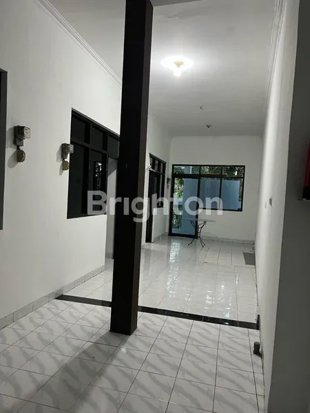 image RUKO 2 LANTAI SIAP PAKAI NOL JALAN BRONGGALAN DEKAT PLOSO KALIJUDAN PACAR KELING DHARMAHUSADA GUBENG KERTAJAYA MERR (4)