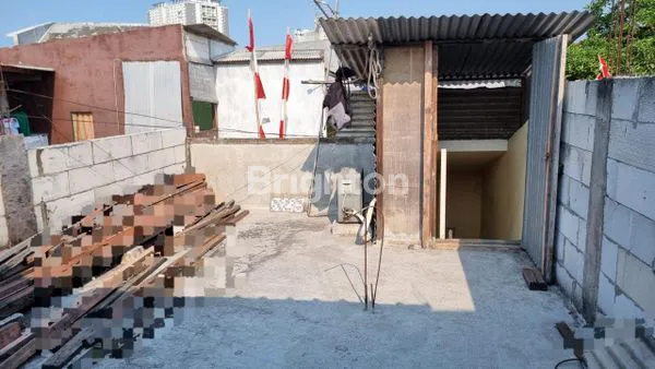 image DIJUAL RUMAH 2 LANTAI HARGA MURAH DI MEDOKAN SEMAMPIR SURABAYA (6)