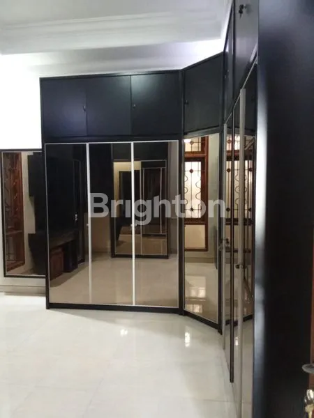 image RUMAH MEWAH CLASSIC NOL JALAN RAYA BISA BUAT KANTOR, DEKAT MERR, DEKAT TOL TAMBAK SUMUR, DEKAT TOL BANDARA JUANDA, DEKAT UPN (2)