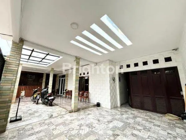 image RUMAH BSD SERPONG TANGERANG 2 LANTAI ADA KOLAM RENANG (2)