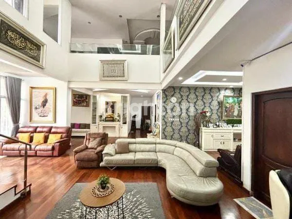 image RUMAH BSD SERPONG TANGERANG 2 LANTAI ADA KOLAM RENANG (4)