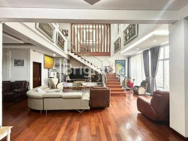 image RUMAH BSD SERPONG TANGERANG 2 LANTAI ADA KOLAM RENANG (8)