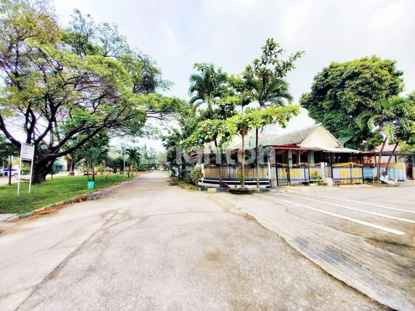image RUMAH HOOK LUAS 2 LANTAI DI MEKAR INDAH RESIDENCE CIKARANG, DEKAT TOL CIBATU, MAL LIVING WORLD (1)
