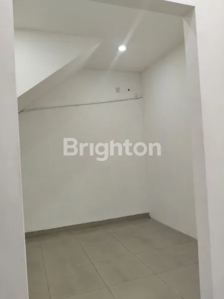 image RUKO 3 1/2 LANTAI DI PAKUWON CITY SURABAYA  (7)