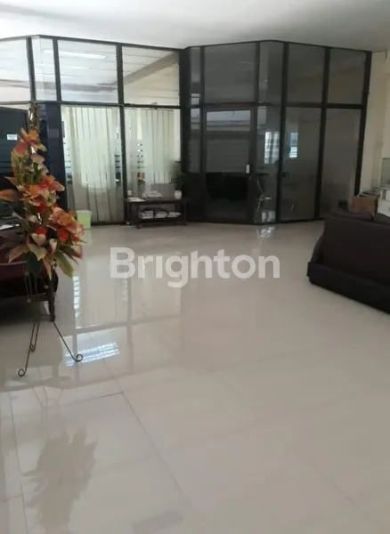 image  SEWA GEDUNG STRATEGIS DI JANTUNG KOTA SOLO (4)