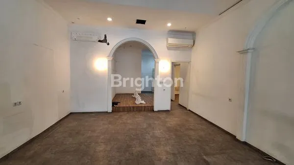 image SEWA GEDUNG LOKASI STRATEGIS 3,5 LANTAI.  (4)