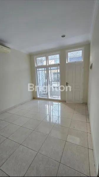 image RUMAH SUDAH RAPI DI TAMAN RATU, BANGUNAN 2,5 LANTAI (6)