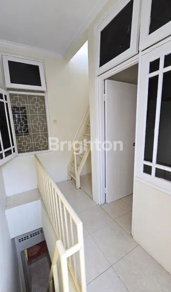image RUMAH SUDAH RAPI DI TAMAN RATU, BANGUNAN 2,5 LANTAI (8)