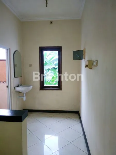 image RUKO 2 LANTAI, SIAP PAKAI, KONDISI BAGUS, LOKASI STRATEGIS RUKO NIAGA, WR. SUPRATMAN, DEKAT RS LAVALETTE, DINOYO, LOWOKWARU, KOTA MALANG, JAWA TIMUR (7)