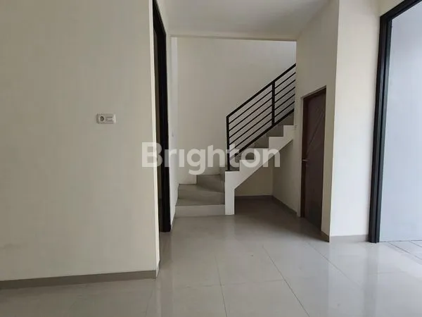 image NEW SCANDINAVIAN 2 LANTAI  SELANGKAH KE RAYA JEMURSARI (5)