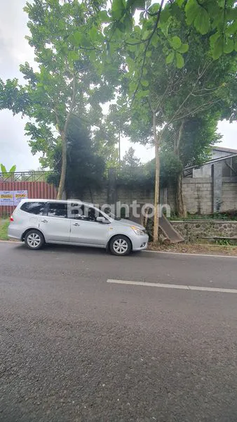 GUDANG DENGAN LUAS LAHAN HAMPIR SEHEKTAR DI BATU
