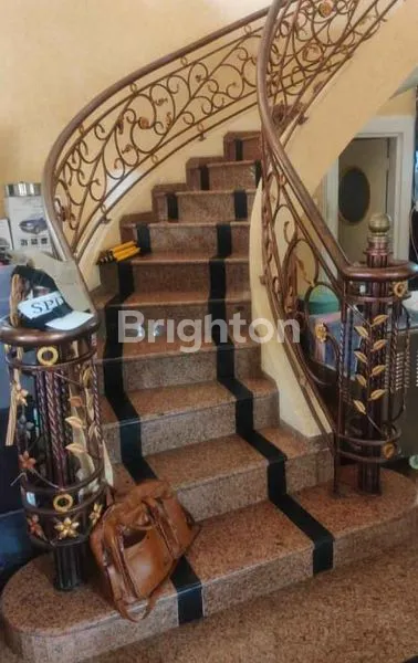 image RUMAH MEWAH DAN PREMIUM DI MUHAMAD YAMIN RENON (2)