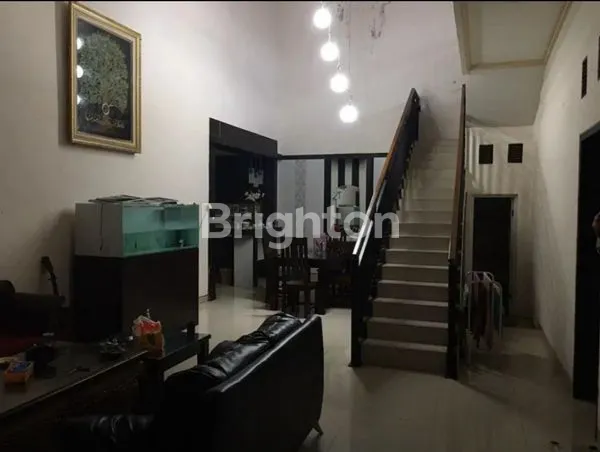 image RUMAH 2 LANTAI DI AREA PENDIDIKAN TENGAH KOTA MALANG (3)