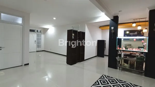 image RUMAH MEWAH & CANTIK SIAP HUNI LOKASI SUPER STRATEGIS (5)