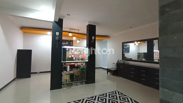 image RUMAH MEWAH & CANTIK SIAP HUNI LOKASI SUPER STRATEGIS (4)