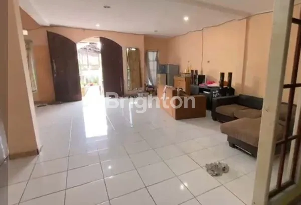 image RUMAH 2 LANTAI STRATEGIS DAN NYAMAN (2)