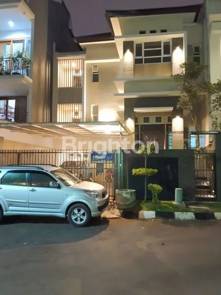 image RUMAH MEWAH 2 LANTAI DI KOMPLEK ISTANA REGENCY 1 PASTEUR - CICENDO KOTA BANDUNG (2)