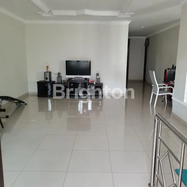 image RUMAH MEWAH 2 LANTAI DI KOMPLEK ISTANA REGENCY 1 PASTEUR - CICENDO KOTA BANDUNG (8)