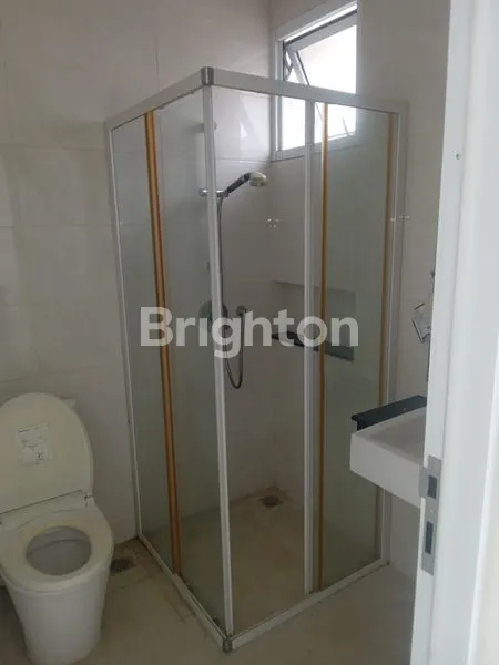 image RUMAH LUAS STRATEGIS 2LT DI GREEN PURI  (5)