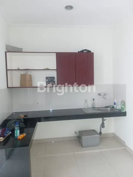 image RUMAH LUAS STRATEGIS 2LT DI GREEN PURI  (6)