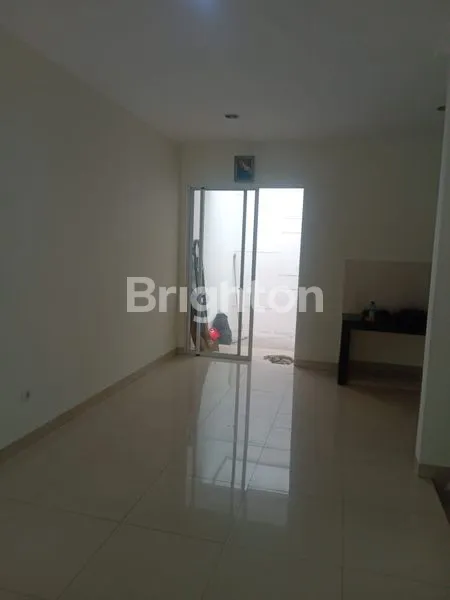 image RUMAH LUAS STRATEGIS 2LT DI GREEN PURI  (8)