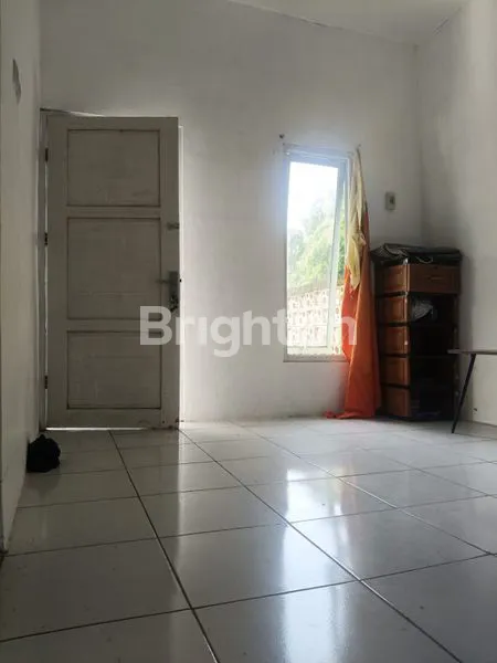 image RUMAH HOEK SIAP HUNI READY DENGAN CARPORT (4)